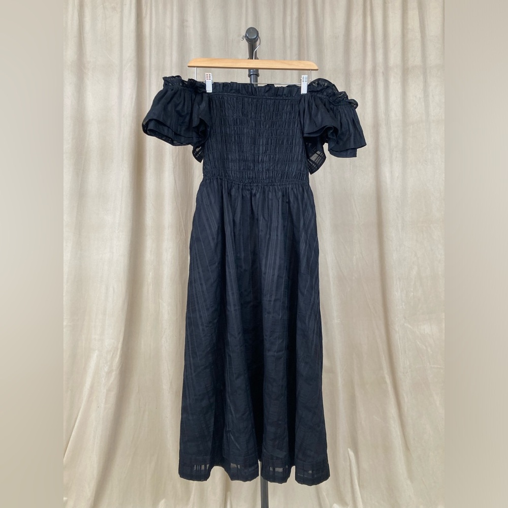 Black🖤 | Banana Republic |Smocked Ruffle Midi Dress| size M